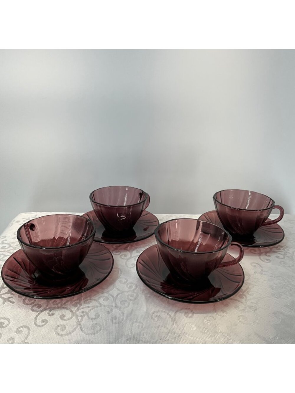 Set Of 4 Vintage Amethyst Glass Teacups & Saucers With Swirl Design